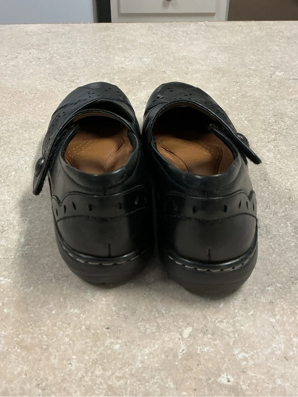 Cobb Hill SZ 8.5 Petra Black Leather Mary Jane Flats Laser Cut Detail Shoes
